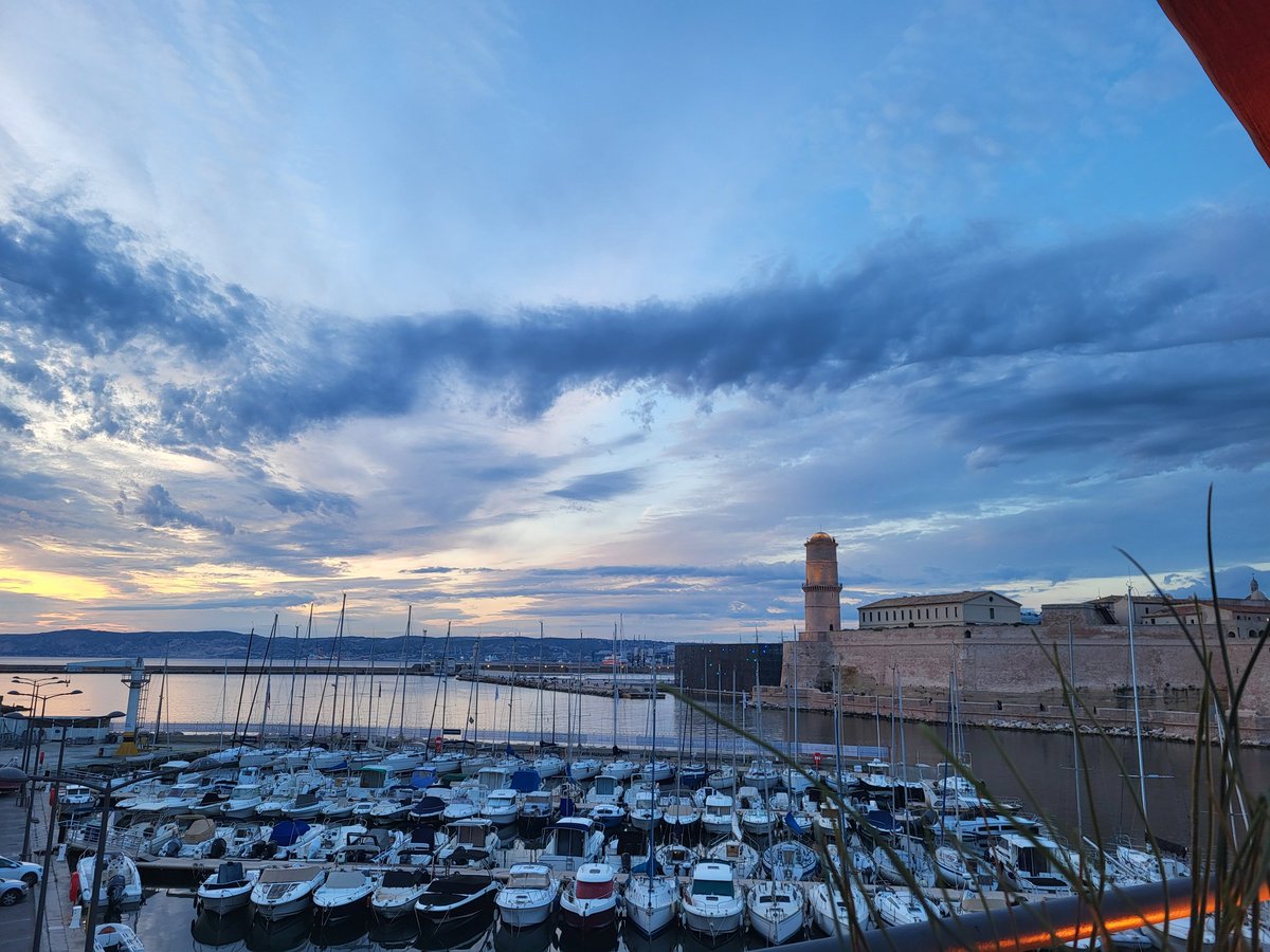 ☺️ What better way to end this first day than to visit our beautiful city of @villemarseille and enjoy a diner with a view of the 'Vieux port'?! ⛵️⚓️ To all participants, don’t hesitate to share your best pictures with the hashtag #GopaPETRA 😉