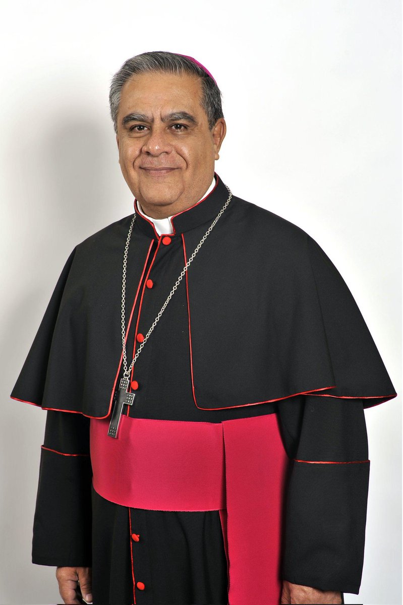 Felicito a Mons. Óscar Roberto Domínguez Couttolenc, Obispo de Ecatepec con motivo de su aniversario de vida; que Dios lo siga bendiciendo con sabiduría y fortaleza.