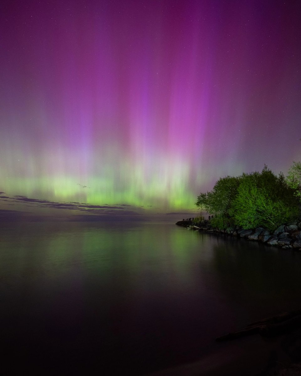 Some images near Rochester NY of the northern lights last Friday 
<a href="/EricSnitilWx/">Eric Snitil</a> <a href="/john_kucko/">John Kucko</a> <a href="/WHEC_SPensgen/">Stacey Pensgen</a> <a href="/Wxandgardenguy/">Mark McLean</a> <a href="/rochester/">This Is Rochester!</a> <a href="/weatherchannel/">The Weather Channel</a> <a href="/scotthetsko/">𝕊ℂ𝕆𝕋𝕋 ℍ𝔼𝕋𝕊𝕂𝕆</a>
