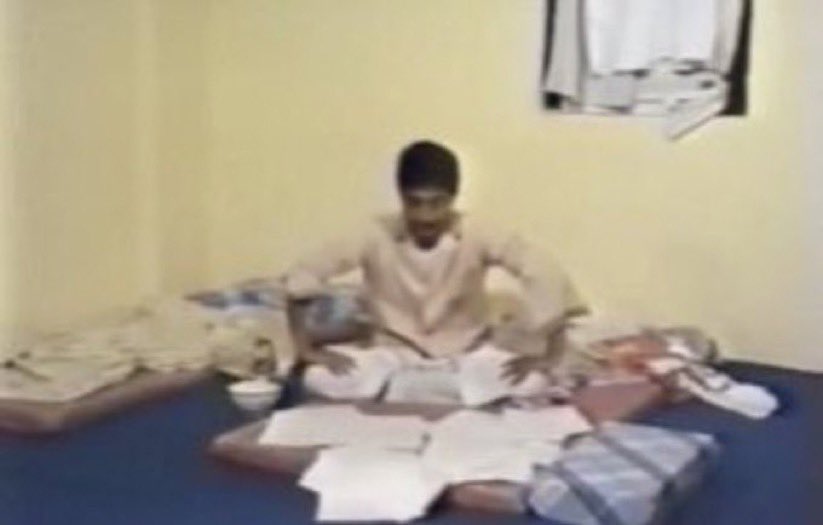 الناس اخر الليل تخلق حديثاً وانت تصنع مستقبلاً