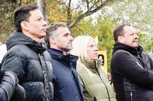 ClauPomboPilar's tweet photo. Seguimos acompañando a nuestros vecinos y vecinas pilarenses en la reafirmación de nuestras tradiciones y de nuestra identidad
Junto a @FedericoAchaval, funcionarios y centros tradicionalistas participamos del desfile por la celebración de las Fiestas Patronales de Fátima https://t.co/yDgwYLtUaf