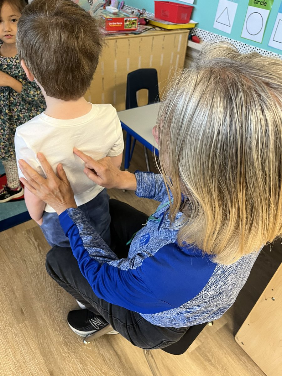 Writing letters on our friends back helps us with learn collaboratively in a fun DAP way! #wicor @wallacewolves @RISDecs @BobbieEccher @emjlovestolearn #wALLacePrekSparkles