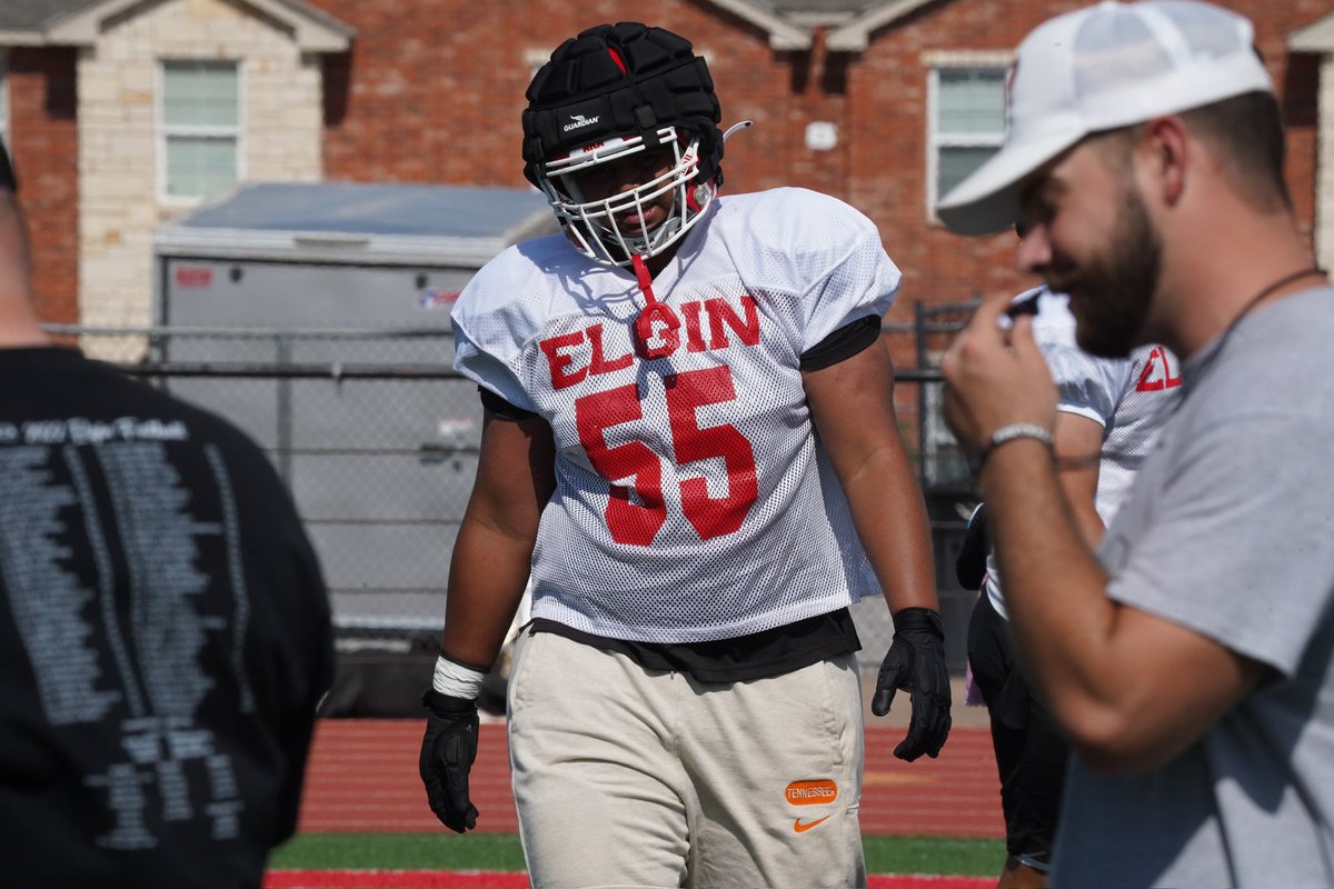 Visited with three-star OL Antoni Ogumoro this afternoon in Elgin (Okla.).

He’s eight days away from a decision, and Missouri is set to get his last OV this weekend. #Sooners, #EMAW, #GoVols, #GoHeels and #GoPokes in the mix.