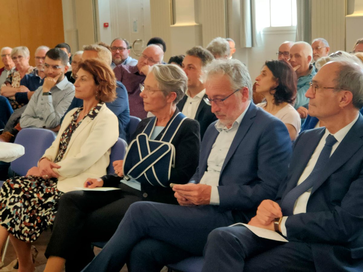 ophelie_oise60's tweet photo. 🔵⚪️ @HorizonsLeParti,  @Renaissance, @modem et @UDI_off, rassemblés pour porter, ensemble,  une vision et un projet pour l'avenir de la France🇫🇷,  car nous avons @BesoindEurope 🇪🇺avec @ValerieHayer, avec, ce soir à Chantilly @Elisabeth_Borne, @ericwoerth et @LMarcangeli 🙌 https://t.co/cdXVbhTSvS