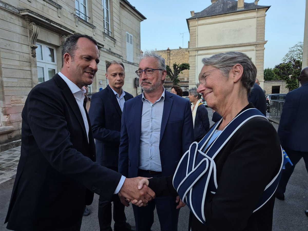 🔵⚪️ <a href="/HorizonsLeParti/">Horizons</a>,  <a href="/Renaissance/">Renaissance</a>, @modem et <a href="/UDI_off/">UDI</a>, rassemblés pour porter, ensemble,  une vision et un projet pour l'avenir de la France🇫🇷,  car nous avons @BesoindEurope 🇪🇺avec <a href="/ValerieHayer/">Valérie Hayer</a>, avec, ce soir à Chantilly <a href="/Elisabeth_Borne/">Élisabeth BORNE</a>, <a href="/ericwoerth/">Eric Woerth</a> et <a href="/LMarcangeli/">Laurent Marcangeli</a> 🙌