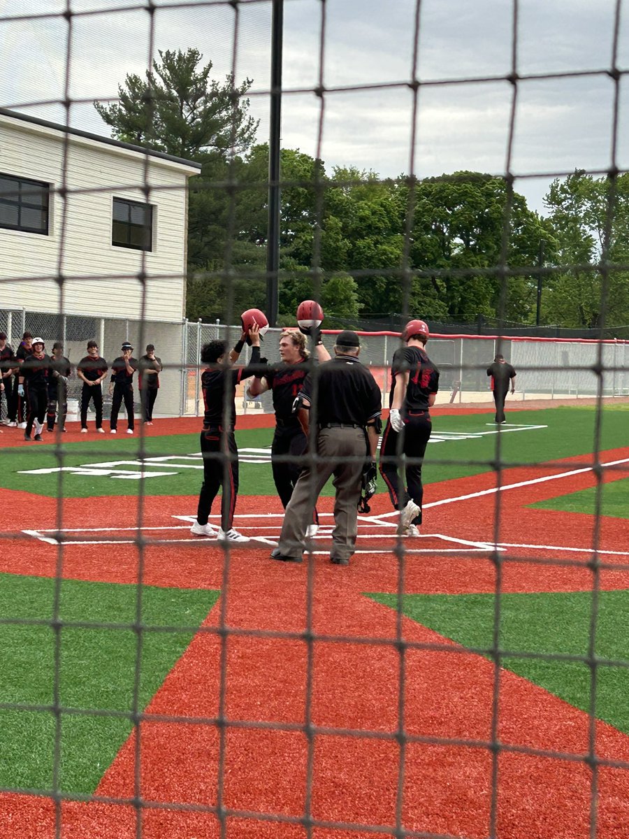 After a lengthy lightning delay @FoxesBaseball is underway! Kam Yearsley with a 3-run HR into the wind to left center gives the Foxes an early 3-0 lead over Plainfield North!