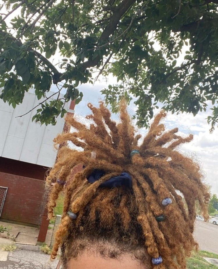 laislocs's tweet image. Lai’s locs + crystal beads 🧚‍♂️🔮🤌 &amp;amp; it’s texture