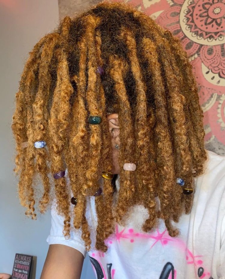 laislocs's tweet image. Lai’s locs + crystal beads 🧚‍♂️🔮🤌 &amp;amp; it’s texture