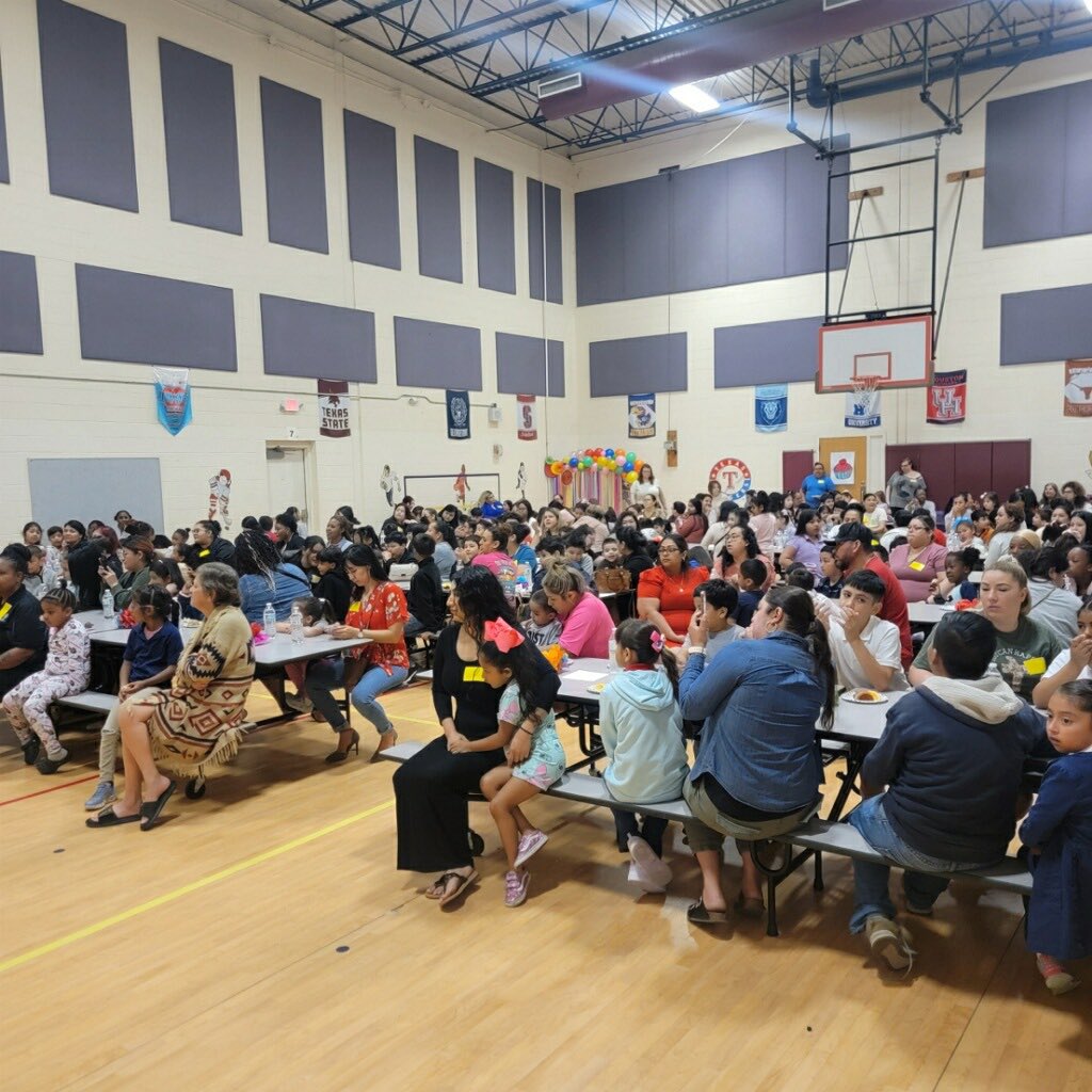 Such a wonderful start to the morning, muffins with moms allowed students to enjoy time with their moms, aunts and grandmothers. <a href="/CortezLupe1/">Guadalupe Cortez </a>