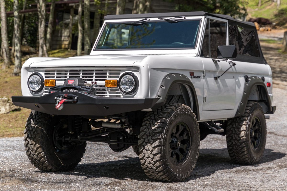 Now live at BaT Auctions: 306-Powered 1975 Ford Bronco 5-Speed. bringatrailer.com/listing/1975-f…