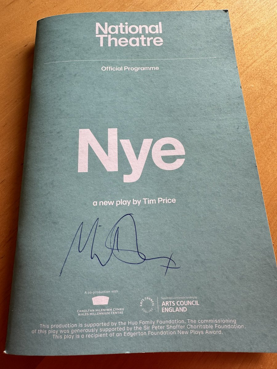Last week I saw the superb ‘Nye’ @NationalTheatre. Incredible performances by the whole cast, led by @michaelsheen. And ten years after deciding not to bother him at a favourite restaurant in a little Welsh town, I got to meet him. Not just a great actor, but a kind, patient man.