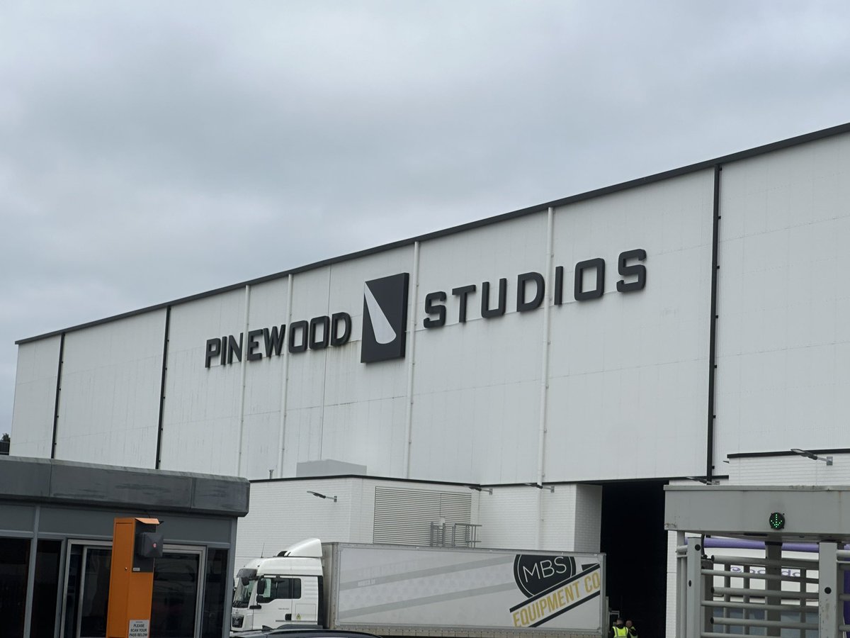 RiddleAmber's tweet image. What a day! So grateful to have had the chance to see the taping of the first episode for series 18 of @taskmaster today. It was amazing to see how the magic is made! Thanks SO MUCH to @AlexHorne and @gdavies for a great show! #FirstInLine #Taskmaster