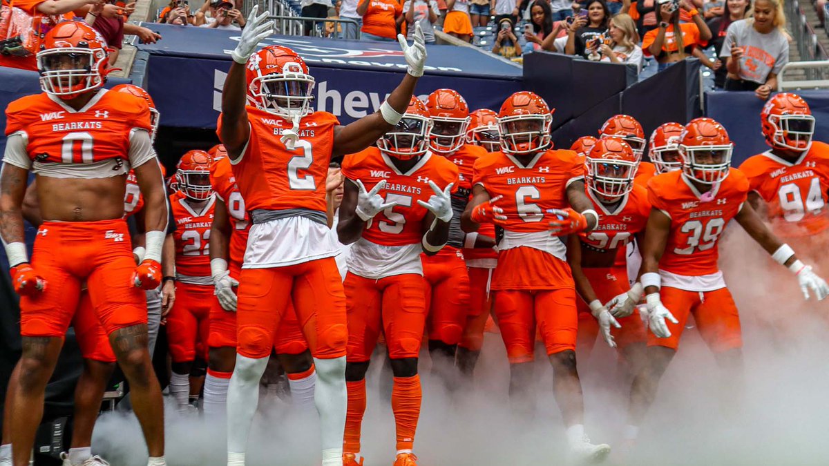#AGTG Blessed to receive an offer from Sam Houston University 🔥🔥@coachcbuckner @TheCoachPaul7 @LancasterFBwebo @C0ACHBROWN @KWhitley20