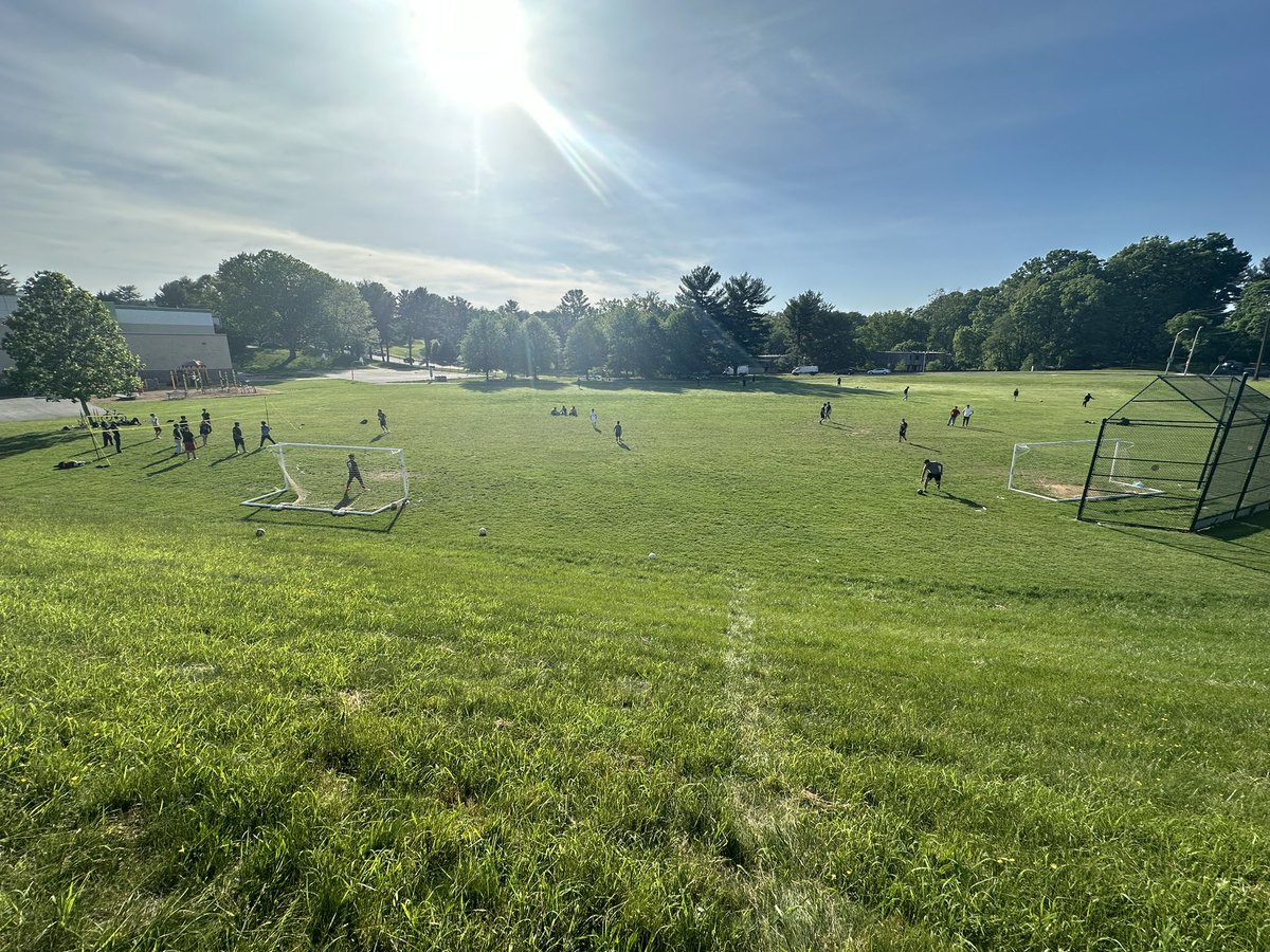 Ran hills at my alma mater @StedwickStars and saw allot of community 🏐⚽️ and I still wonder what about summer or rainy days . Don't we matter @MontVillageMD @MontgomeryCoMD @MoCoCouncilMD @MontgomeryParks @Senatornjk