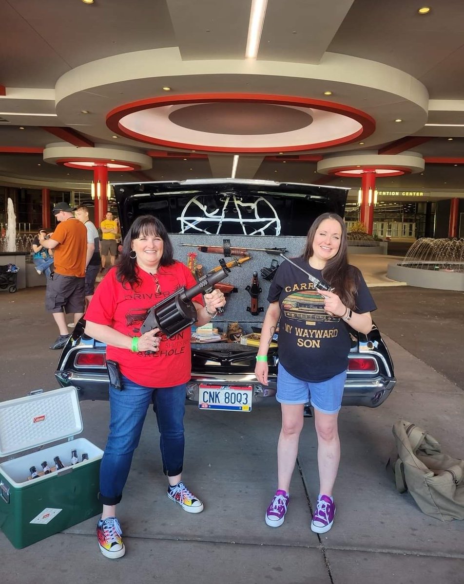 Kelnicole86's tweet image. My good friend &amp;amp; fellow #SPNFamily, Mindy, passed away yesterday. She was 37, widowed, and left 3 young boys orphaned. The #SPN cast meant so much to her and I'm sadded she didn't get to meet @JensenAckles in June. She was so looking forward to it. If y'all could please QT, /1