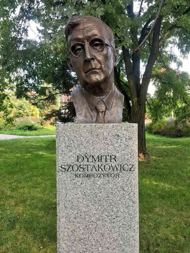 #dymitrszostakowicz #dmitrishostakovich #shostakovich #composer #classicalmusic #sculpture #monument