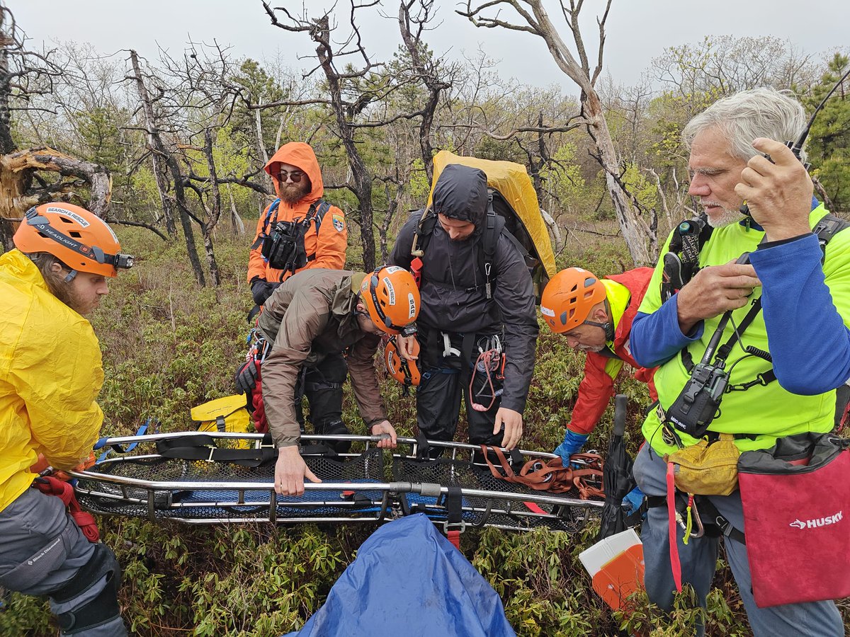 CommSAR's tweet photo. Yesterday, we joined  Sams Point Search and Rescue and @NYstateparks Rangers for a challenging Rescue Drill at Sam's Point Area of Minnewaska State Park Preserve. Miles of traveling with gear to the "subject", and evacaution through heavy ground cover. https://t.co/m93vDxgMEw