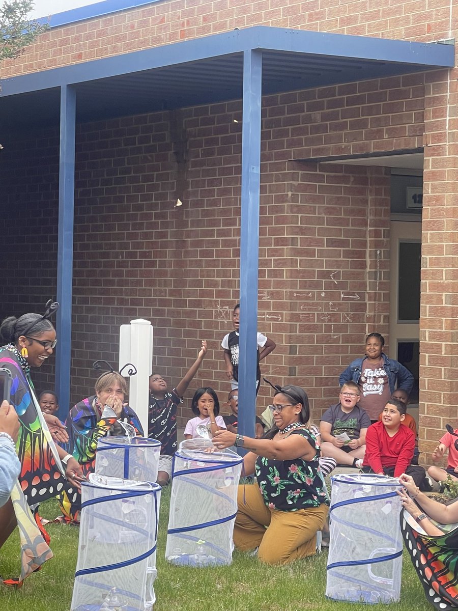MrsMcIntyre_'s tweet photo. Today second grade released their butterflies! #WingateAgTech @UCPSNC @WingateESNC @Renee_McKinnon1 @AGHoulihan https://t.co/nJ9Y0rZryD