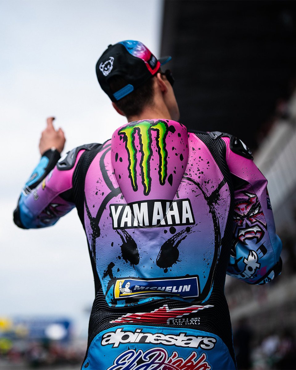 Nice outfit @FabioQ20 😈 @YamahaMotoGP