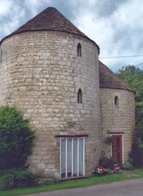 Not just a tease. This is wonderful and surprising. Listed Grade II*. The Round House, Frogmarsh, Glos, Grade II, once had the same purpose. Pic: Historic England Archive.