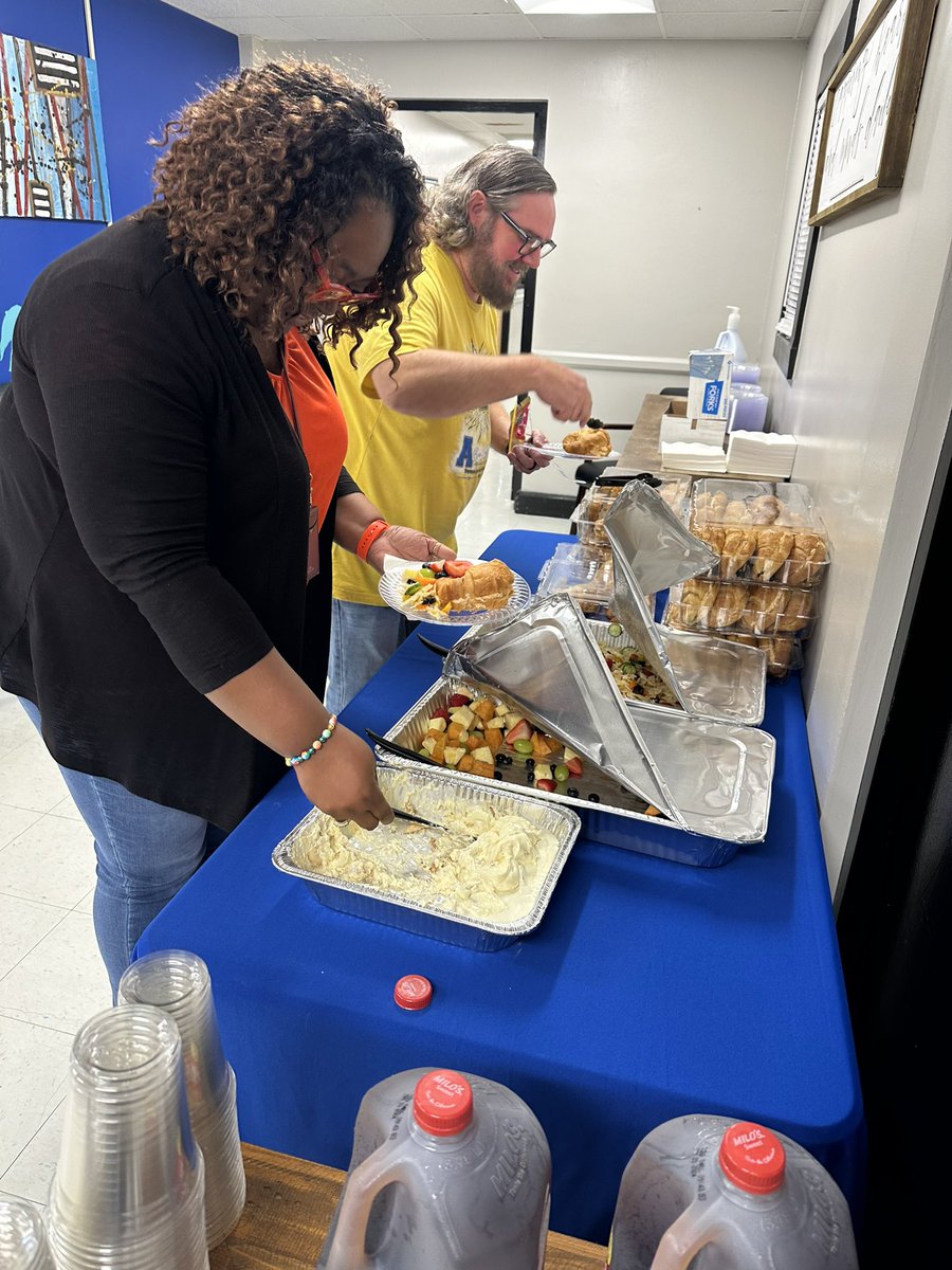 Huge thank you to Mrs. Krisha Mims, mother of Lacy Kate, for providing TMS teachers and staff with lunch today!! 💙💛