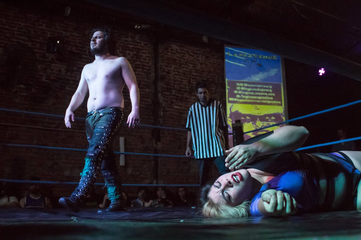 NuevaEraArg's tweet photo. 🐼🏆 ¡Pande retuvo!
🇧🇷 En una lucha mano a mano por el título de @ewf_luta_livre nuestro campeón @chuvva17 se llevó la victoria.
👋🏼 Gracias #Nebula por venir, te esperamos nuevamente.
📷 @tute_alvarez01.
#Legión #LuchaLibreArgentina #ArgWres. https://t.co/uWf98JxAM0