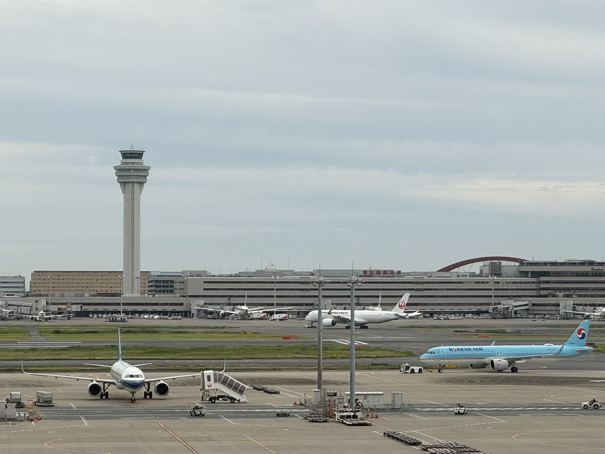 おはようございます。 朝早くから羽田空港に来ました。 出張に行ってきます❗️