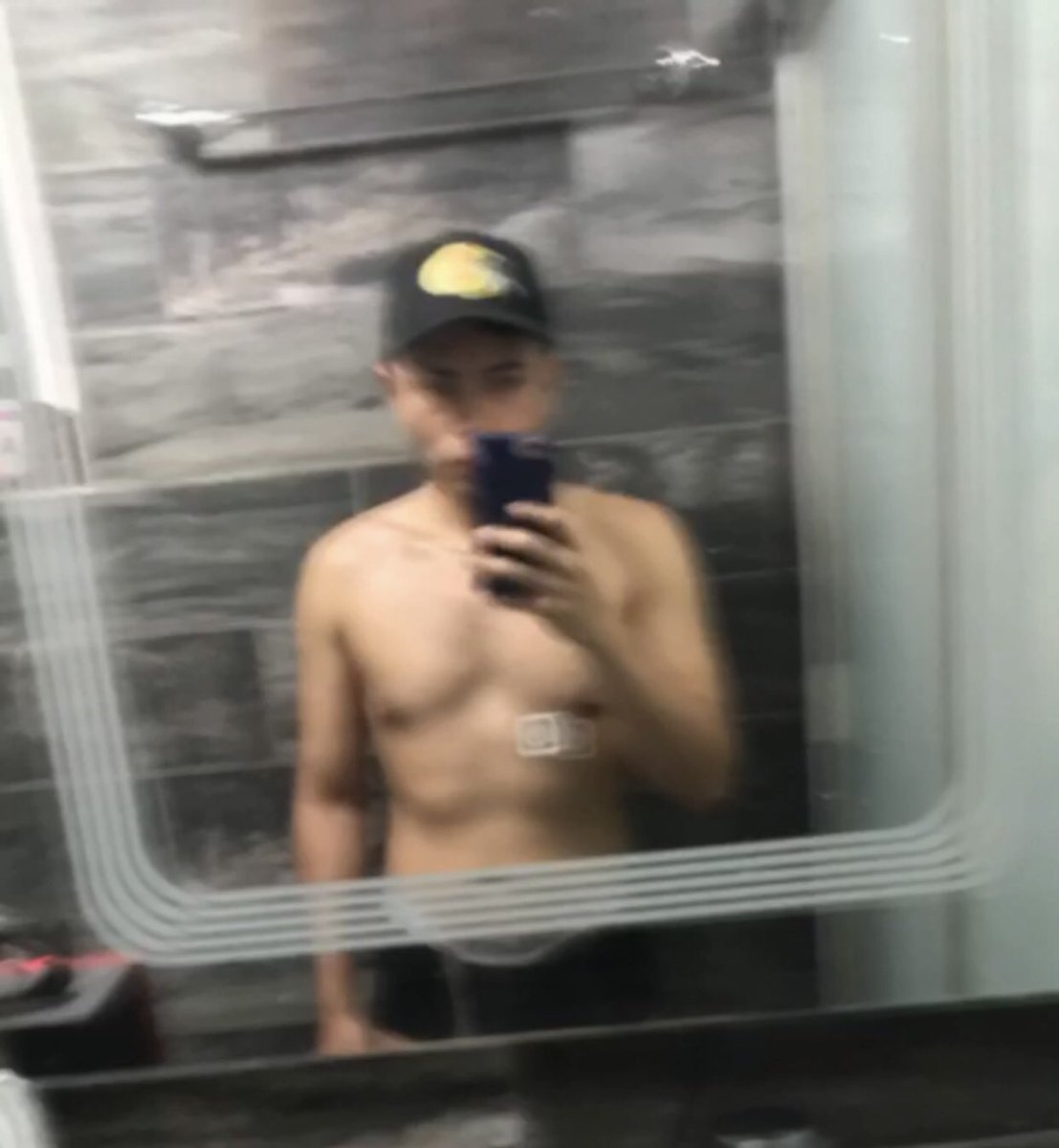 FrankJB_'s tweet photo. Terminando de entrenar 🥵 https://t.co/cJK7fRhmbx