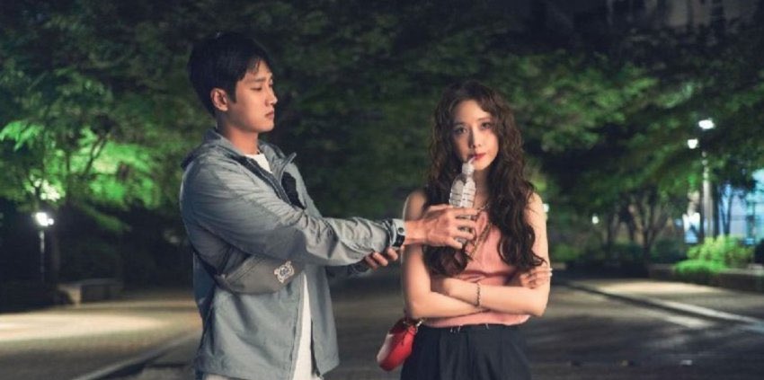 YOONADDICTcom's tweet photo. Lim YoonA and Ahn Bohyun first still cut for The Devil Has Moved In / Pretty Crazy movie 🎥

#LimYoonA #임윤아 #YoonA #윤아 #악마가이사왔다 #안보현 https://t.co/Xk8L2Pakyh