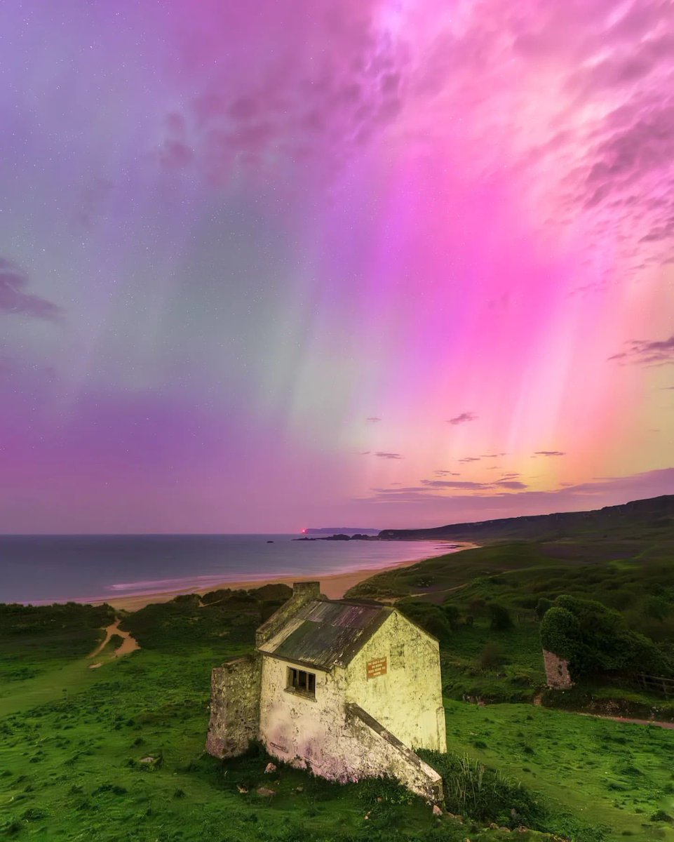 “My first aurora attempt at this location was nice but nowhere near as incredible as Friday's display! Absolutely the image I've always had in mind for here, the sky did not disappoint...” ✨ 📍 White Park Bay, County Antrim 📸 Ciaran Haren
