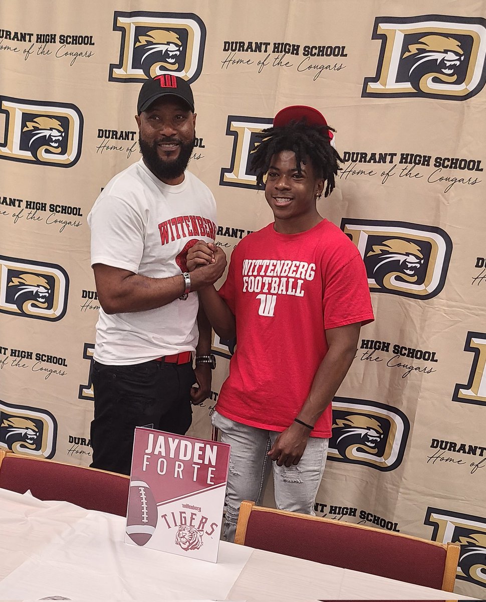 Congratulations to our guy @forte_jayden for signing with @WittFootball today. So proud of you, go be great! @DOORANTFOOTBALL #CougarsForever