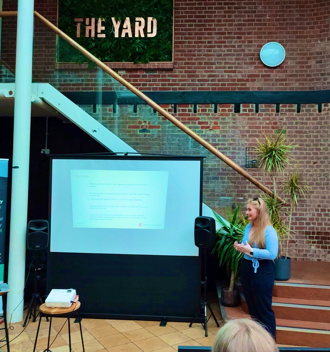 First of hopefully many #pintofscience events! What an engaged audience, I hope everyone walked away knowing more about their blood system than when they arrived, and learned about the importance of single cell research 🧬👩🏼‍🔬 can't wait for the next 2 science packed days! #pint24