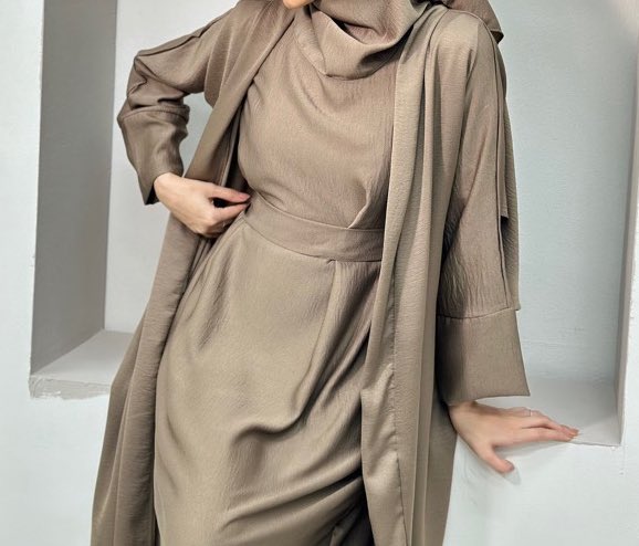 Never heard of ironless Abaya with cardigan but girl, i found one! ✨