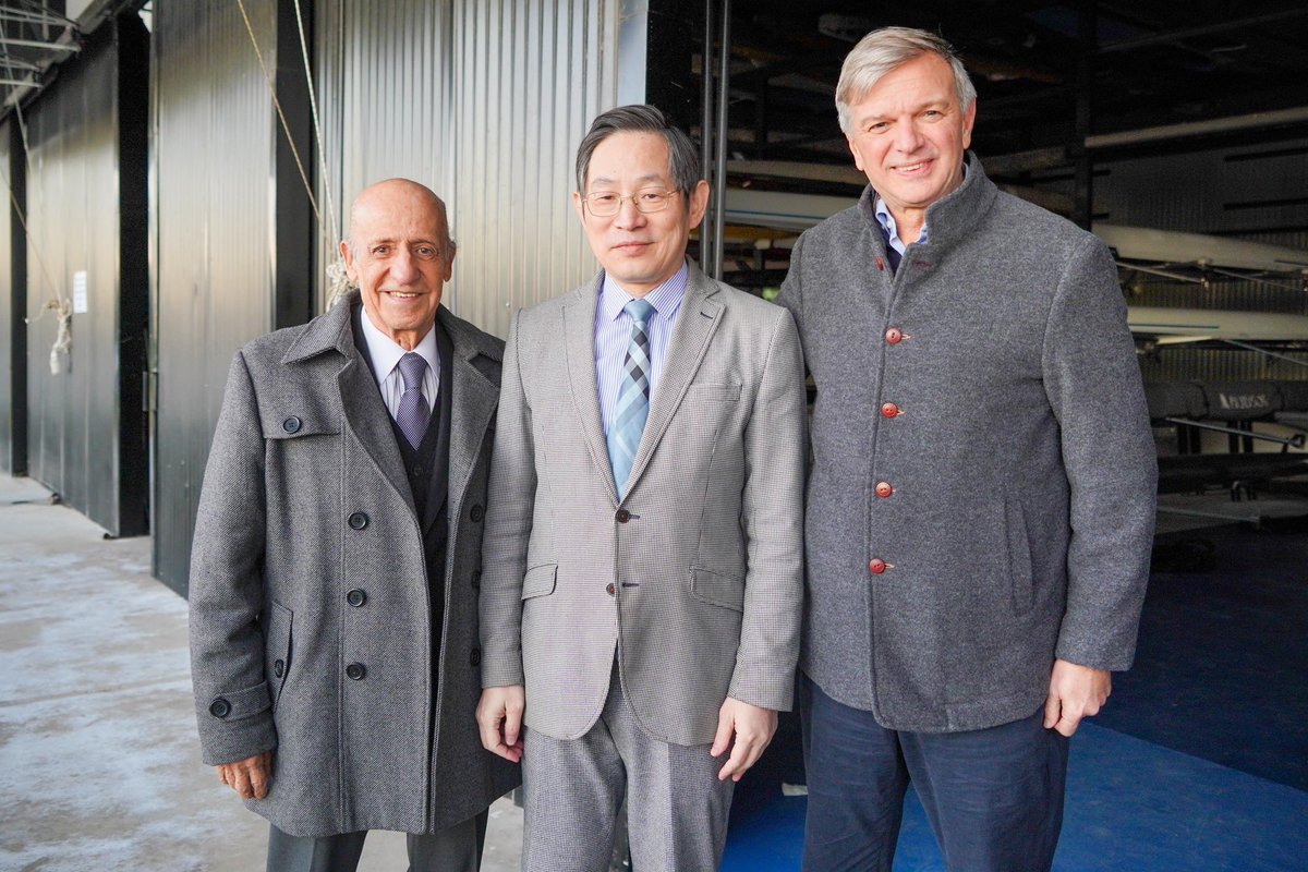 Autoridades de la @UyDeporte junto al Embajador de China, Huang Yazhong y el Presidente del Comité Olímpico Uruguayo Julio César Maglione despidieron a la delegación de Remo que viajarán a tierras asiáticas con el objetivo de perfeccionarse. 🚣🏽‍♂️🇺🇾 🇨🇳 Esta es la segunda delegación