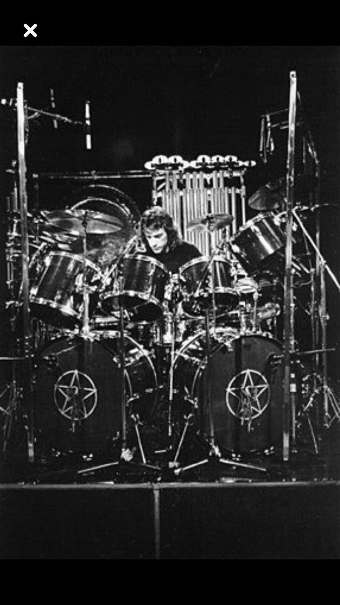 We can walk our road together 
If our goals are all the same
We can run alone and free
If we pursue a different aim
Let the truth of love
Be lighted
Let the love of truth stand clear
Sensibility 
Armed with sense and liberty…

#RIPNeilPeart 
Good evening #RushFamily 🌎❤️
