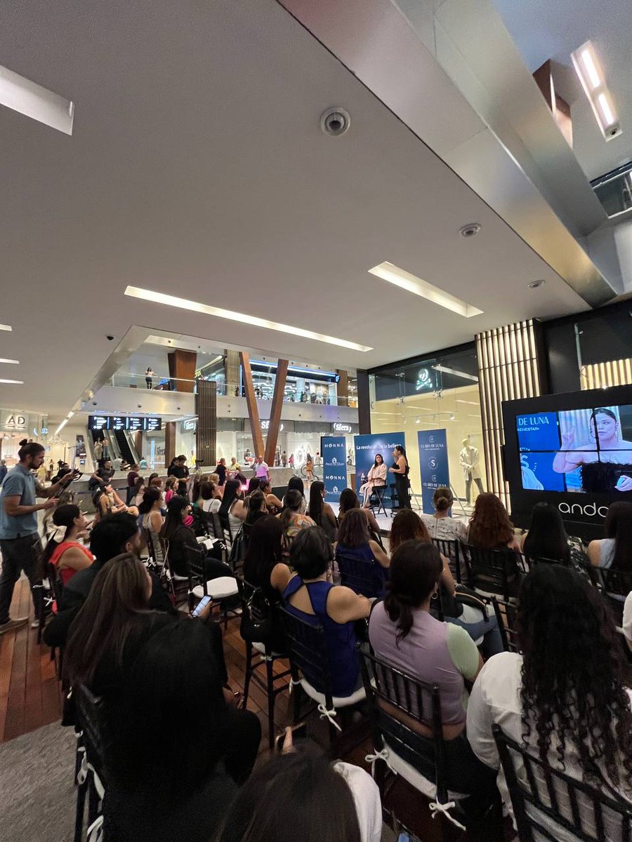 ImagenRadioVer's tweet image. Las invitadas disfrutaron de los regalos de las marcas que @AndamarMx preparó para ellas. ☺ 

#Andamar #LifestyleCenter