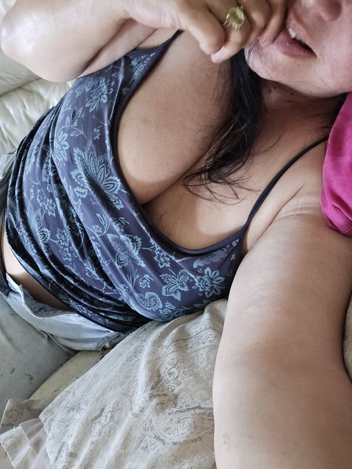 More love, less noise.  My sexual preference is nice guys,  nerds and weightlifters. If you are all three<a href="/tag/hypno"class="tags"><span>#hypno</span></a>