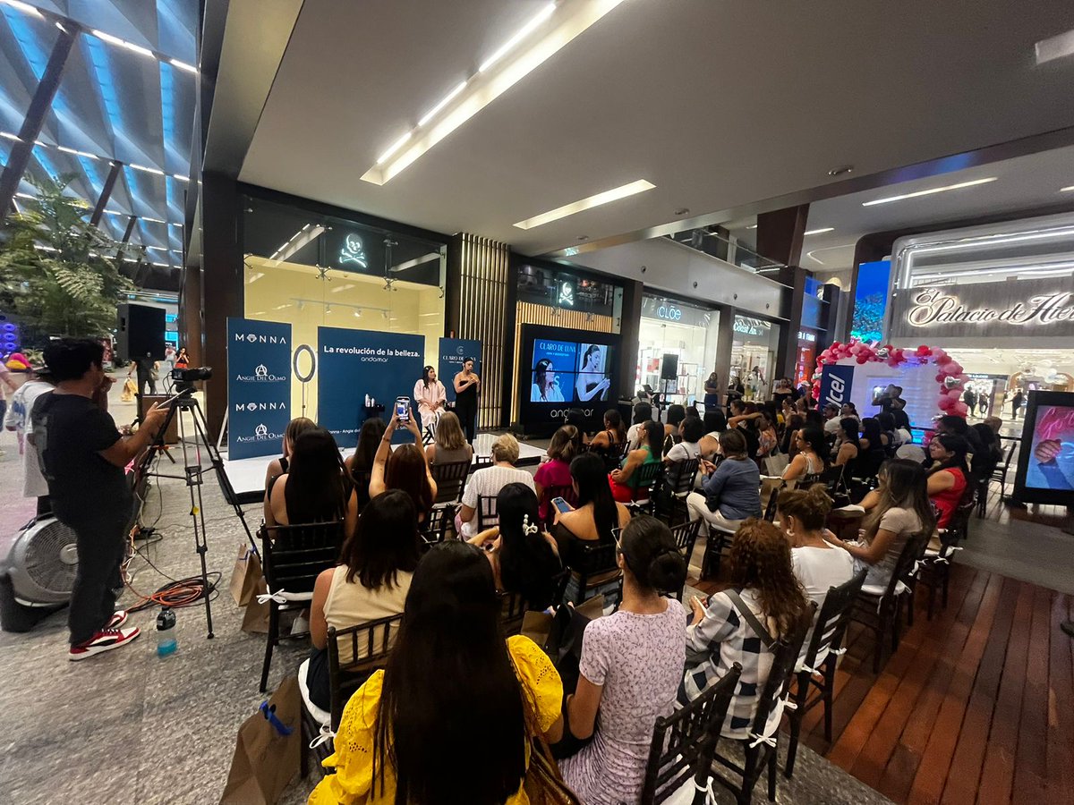 ImagenRadioVer's tweet image. Las invitadas disfrutaron de los regalos de las marcas que @AndamarMx preparó para ellas. ☺ 

#Andamar #LifestyleCenter