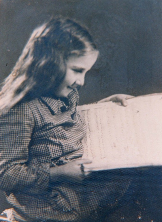 14 May 1936 | A Hungarian Jewish girl, Iboja Berger, was born in Mohács. 

In 1944 she was deported to #Auschwitz and murdered in a gas chamber.