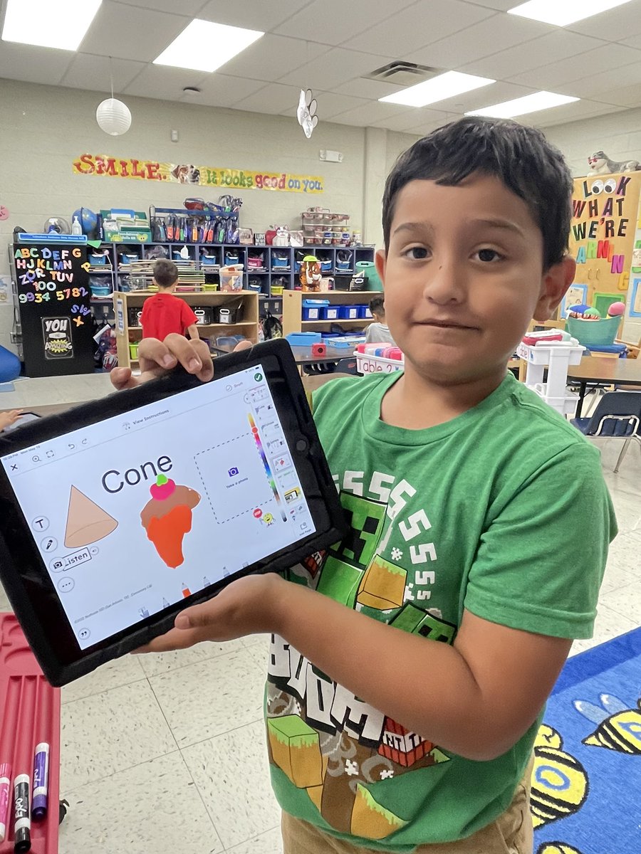 We had a 3D shape safari and hunted around the room to find real objects in the shapes we’ve been learning about and recorded our findings on @Seesaw. @NISDPowell