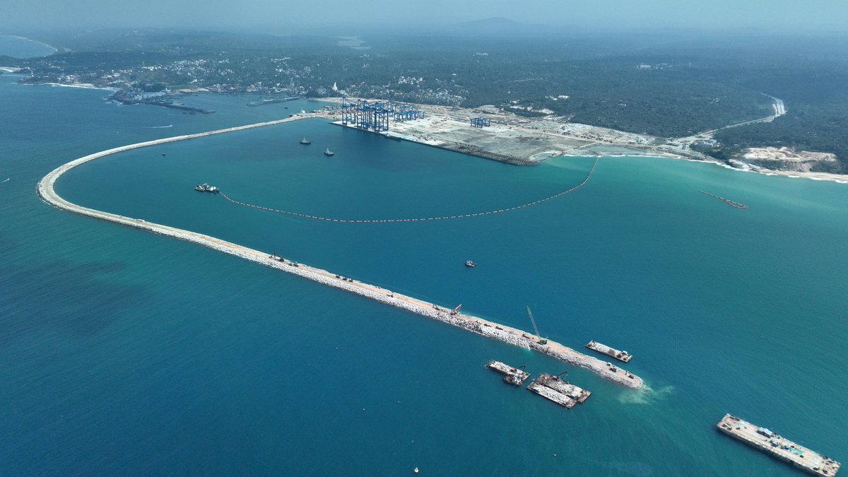 Kerala to introduce new logistics policy & aims to become prime logistics hub of the country 

• Vizhinjam International Seaport Trivandrum 
• Vallarpadam terminal, Kochi
• 4 international airports
• extensive network of inland water navigation 
• upgradation of highways