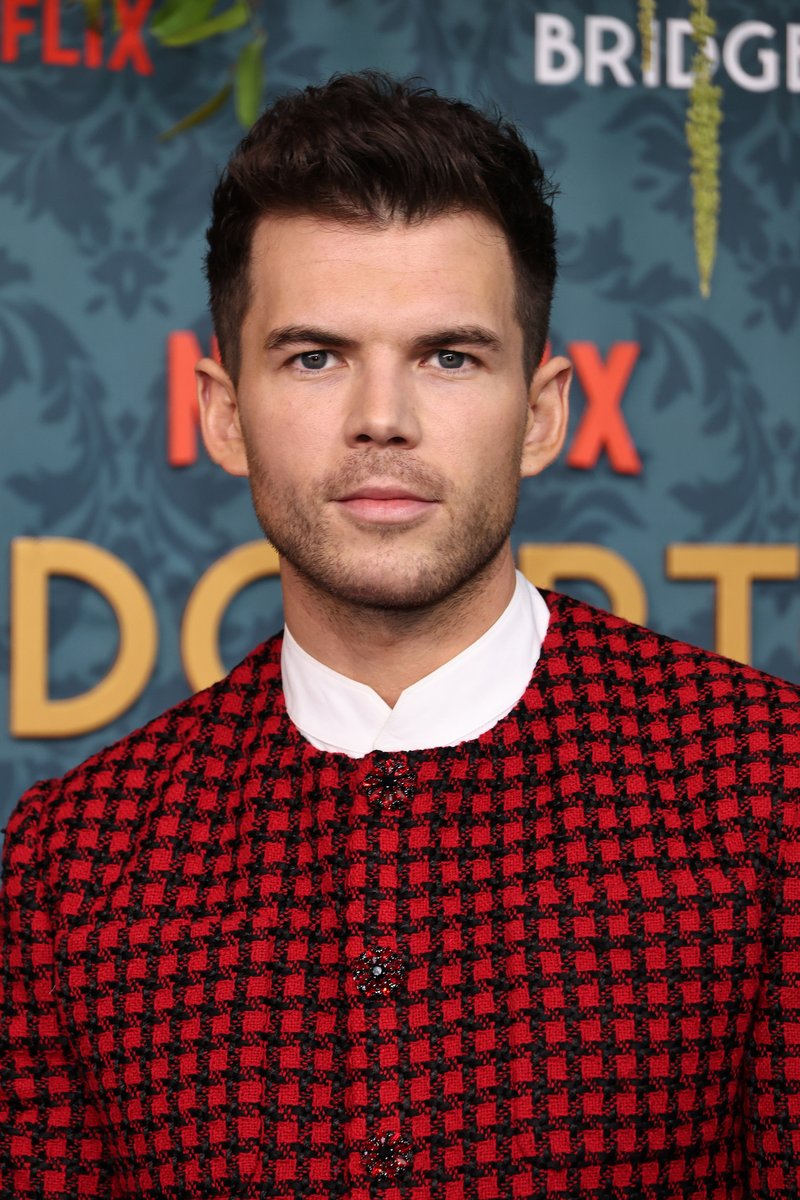 netflix's tweet photo. Well, hello Mr. Bridgerton! https://t.co/MAYsCJzpaR