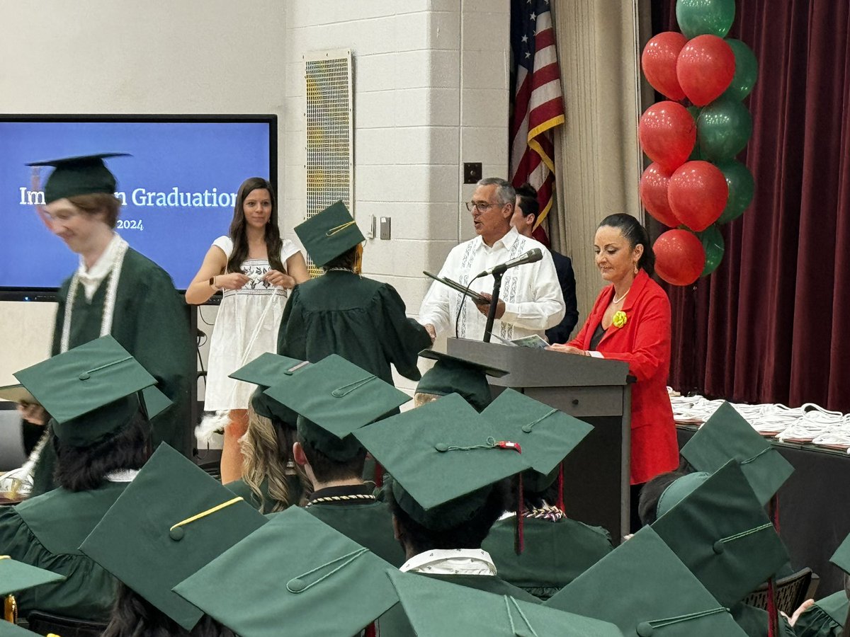 Immersion graduates receive their cords for graduation, a symbol of the seal of biliteracy from both @EducateIN and the Embassy of Spain. #LTpride #LTgrad24 🎓 🇪🇸