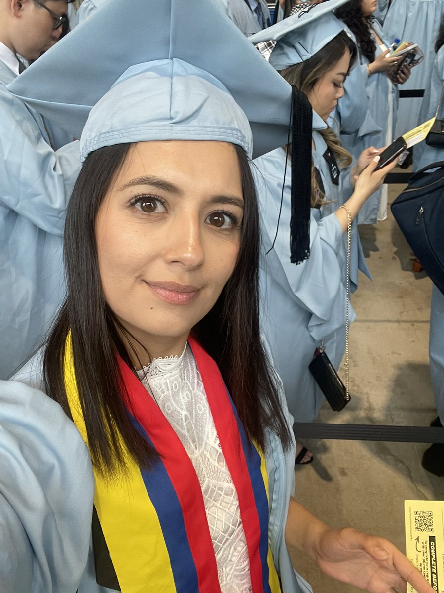 I did it! We did it! Segunda maestría en el bolsillo. Infinitas gracias a mi familia por todo el apoyo. Y aquí estamos por #Colombia para lograrlo TODO. Muy orgullosa de ser la primera colombiana en graduarse del MPA in Global Leadership de @Columbia.