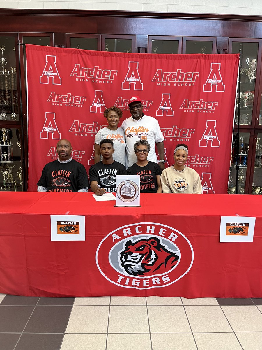 Congratulations to Jarrin Johnson on signing his NLOI to play baseball at Claflin University!