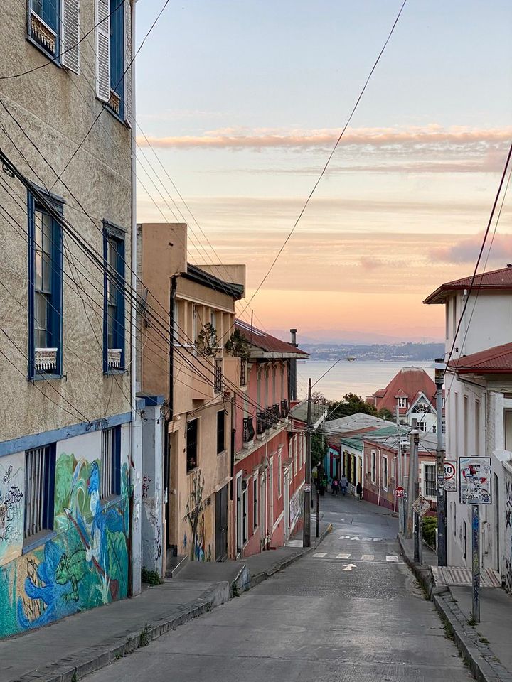 Cerro Alegre, Valparaíso flic.kr/p/2mHrpCZ #ApuntesyViajes 🧳🌎 #Valparaíso #Chile 🚎🇨🇱