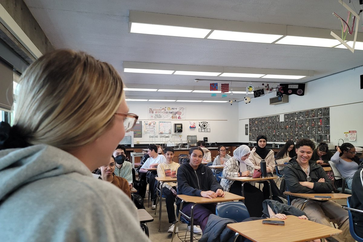 Thanks Leah, @YonkersMHS Alumna for visiting us today to educate current students about the college application process & provide them with important information about what they need to do in high school to prepare for rigorous college courses. #takephysics&chem #FULLIBClub