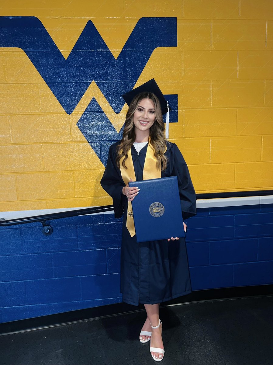 🎓🍾💙💛