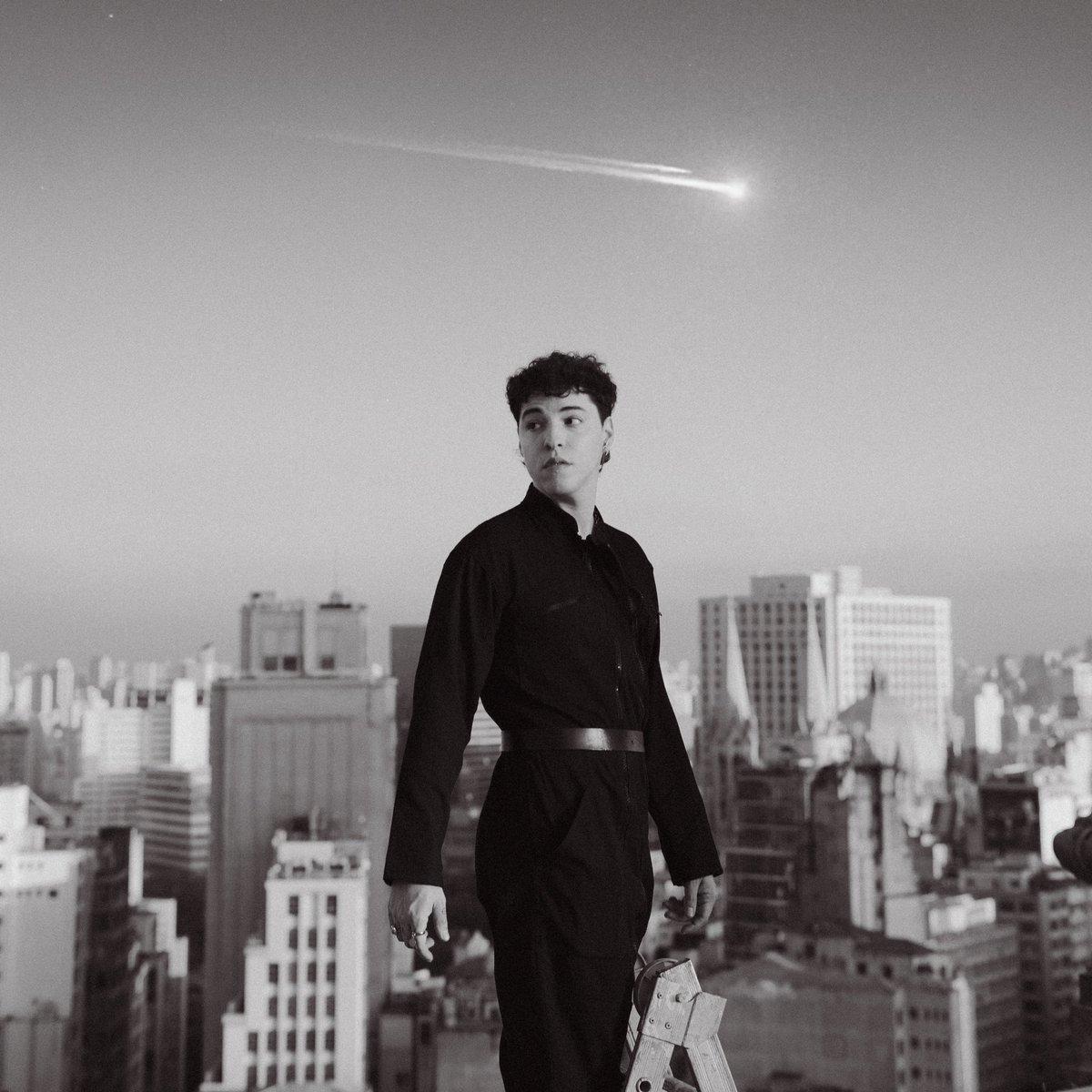 “Cinza” meu primeiro álbum, já está disponível em todas as plataformas digitais. Foi um processo longo e desafiante até chegar o resultado final e trazer essas musicas a vida. Espero que gostem e que toque vocês de alguma forma 🫶🏻 bit.ly/m/cinza