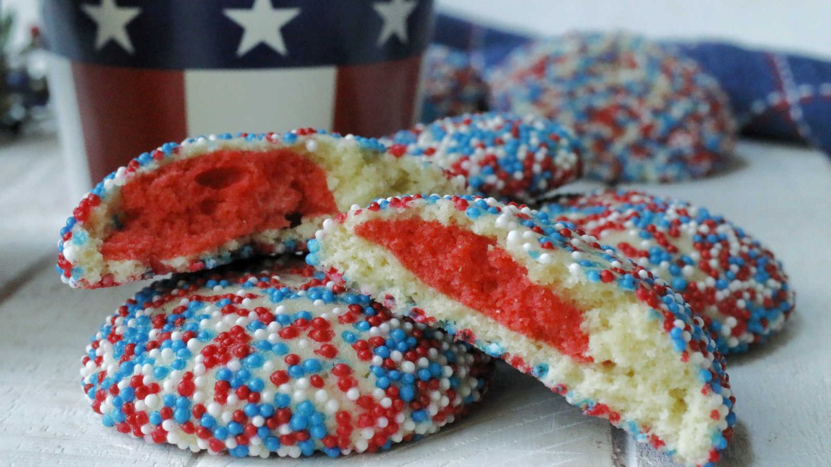 OneHotOven's tweet photo. You don't need to wait until July 4th to make these festive cookies. They will make a tasty cookout treat for Memorial Day. https://t.co/BNmJmjsMCR https://t.co/N3QruGNfgG